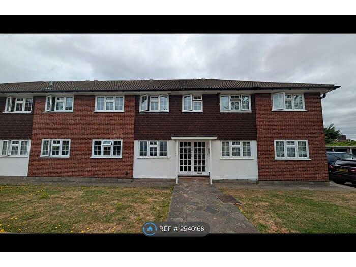 2 Bedroom Flat To Rent In Northumberland Avenue, Hornchurch, RM11
