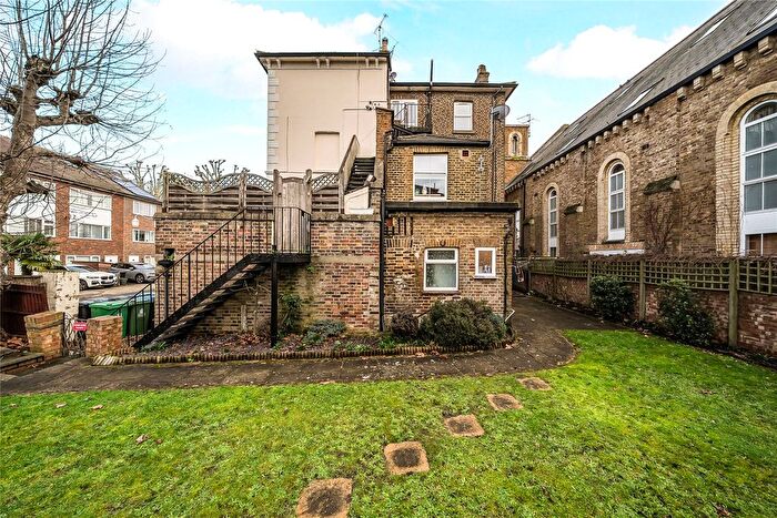 1 Bedroom Flat For Sale In Surbiton, KT6