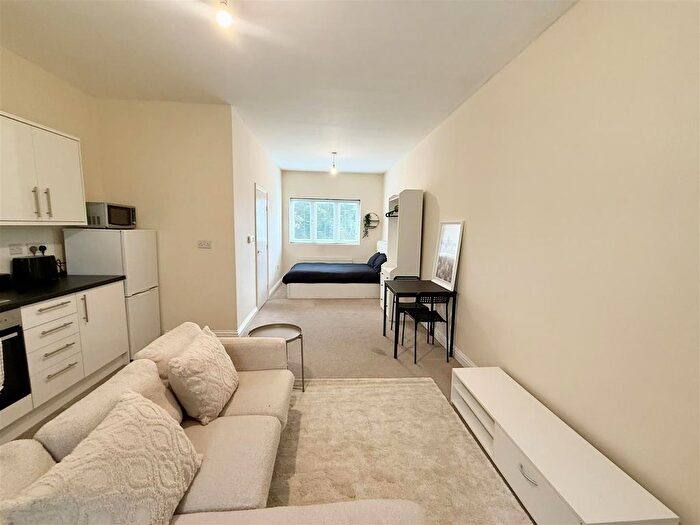 Studio To Rent In Northcote Avenue, Southall, UB1