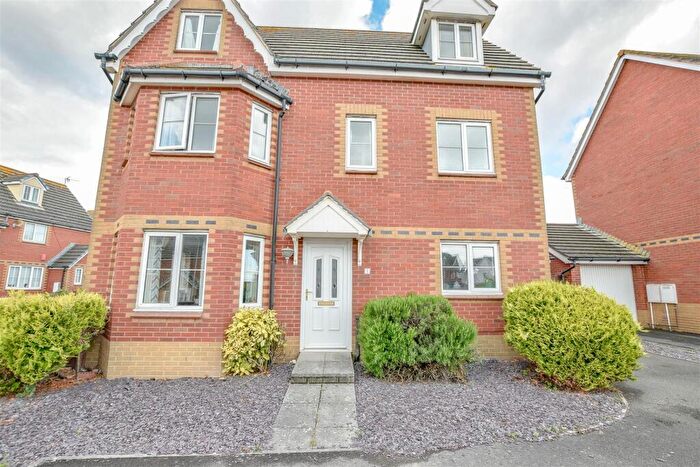6 Bedroom Detached House For Sale In Heol Eryr Mor, Barry, CF62