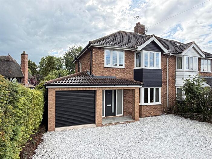 3 Bedroom Semi-Detached House For Sale In Whitnash Road, Whitnash, Leamington Spa, CV31