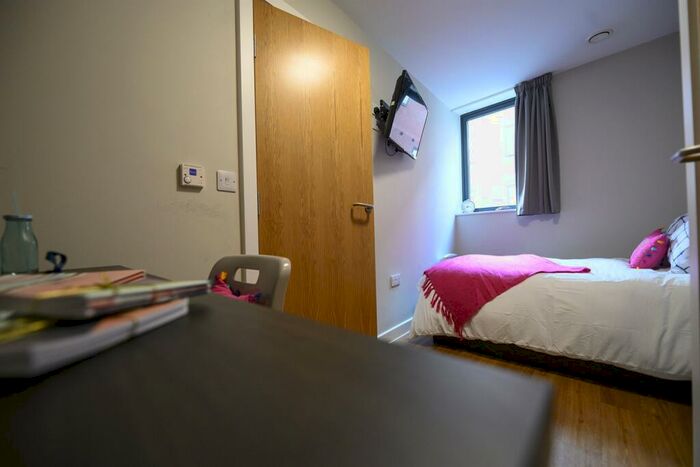 2 Bedroom Apartment To Rent In Bedroom Apartment In Queen Street, Sheffield, S1