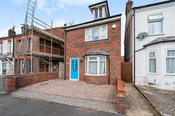 3 Bedroom Detached House For Sale In Union Street, Dunstable, Bedfordshire, LU6