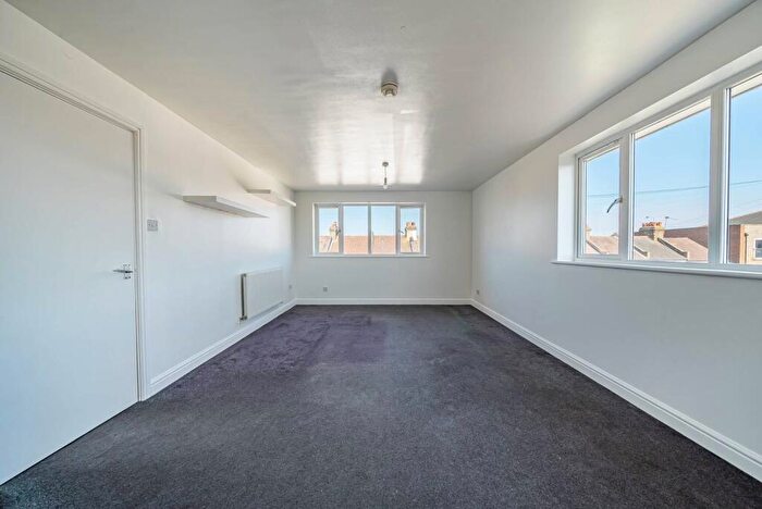 1 Bedroom Flat To Rent In Miles Road, Mitcham, CR4