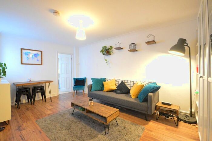 1 Bedroom Maisonette To Rent In Station Road, Addlestone, KT15