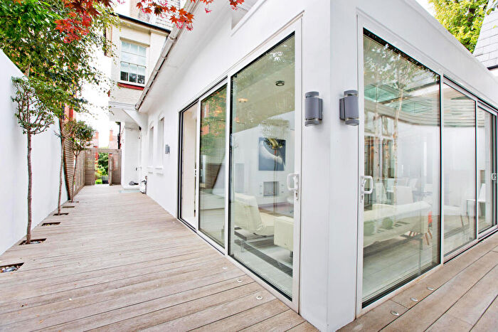 3 Bedroom Apartment To Rent In Lindfield Gardens, Hampstead, London, NW3