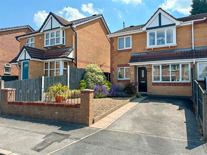 3 Bedroom Semi-Detached House For Sale In Dairyfields Way, Sneyd Green, Stoke-On-Trent, ST1