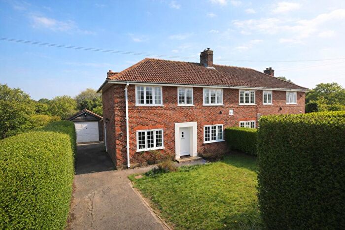 3 Bedroom Semi-Detached House For Sale In Bassett Green, Southampton, SO16