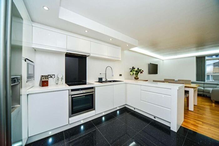 2 Bedroom Flat To Rent In Anchorage Point, Docklands, London, E14