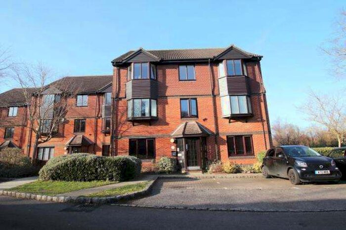 2 Bedroom Apartment To Rent In Woking, GU21