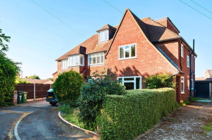 4 Bedroom Semi Detached House For Sale In Shepperton, TW17