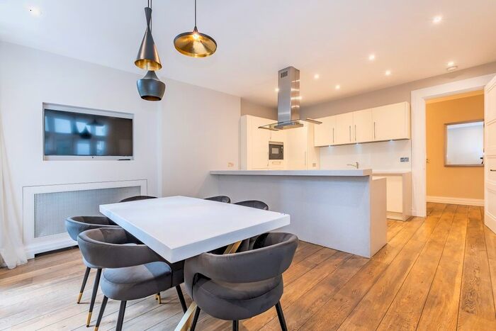 3 Bedroom Flat To Rent In Dunraven Street, London, W1K