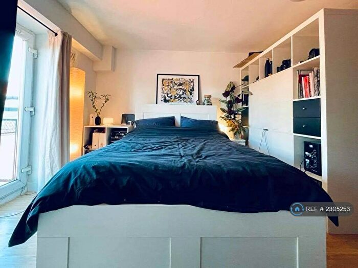 Studio To Rent In Cannon Street Road, London, E1