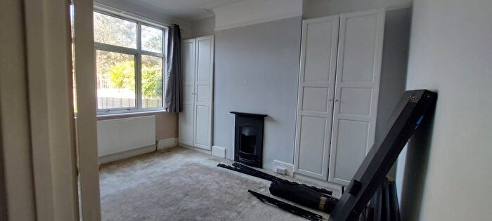 2 Bedroom Flat To Rent In Churchfield Avenue, London, N12
