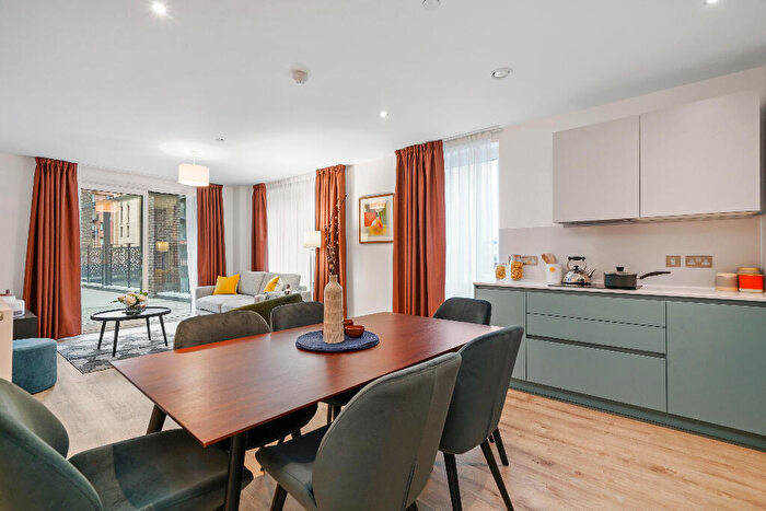 2 Bedroom Apartment To Rent In Chalk, M5
