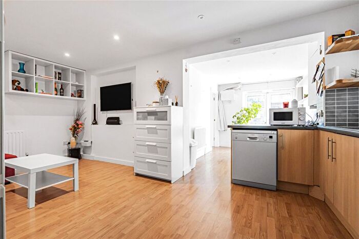 2 Bedroom Flat For Sale In Ingle Close, Headington, OX3