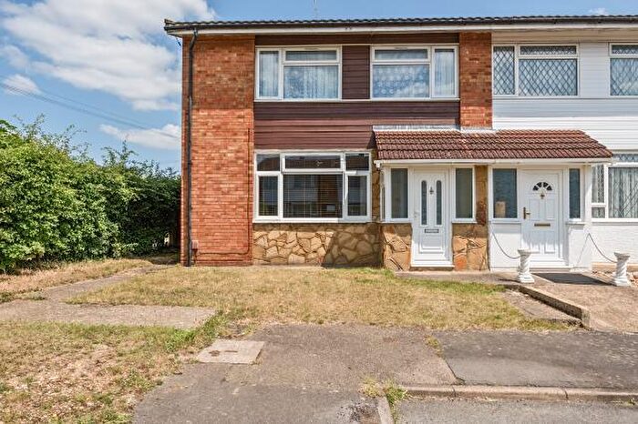 4 Bedroom Terraced House For Sale In Franklin Avenue, Slough, SL2