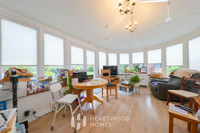 3 Bedroom Bungalow For Sale In Watford Road, St. Albans, AL2