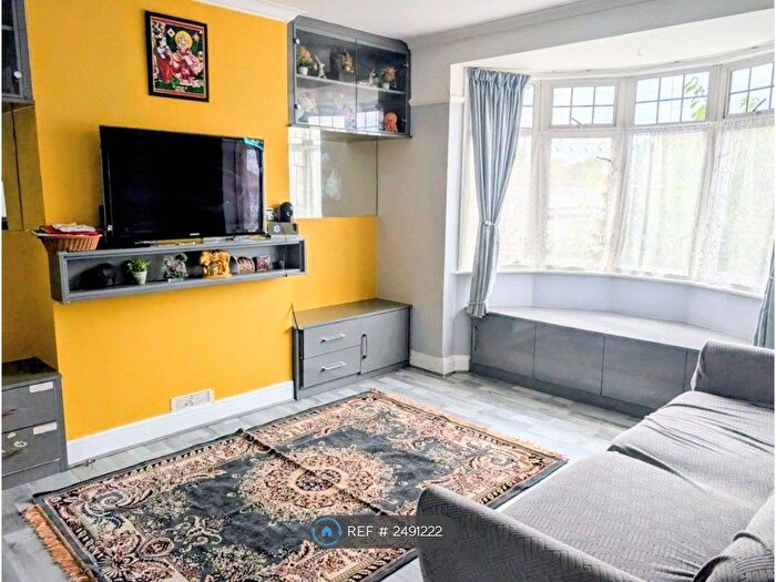 2 Bedroom Maisonette To Rent In Blenheim Road, Harrow, HA2