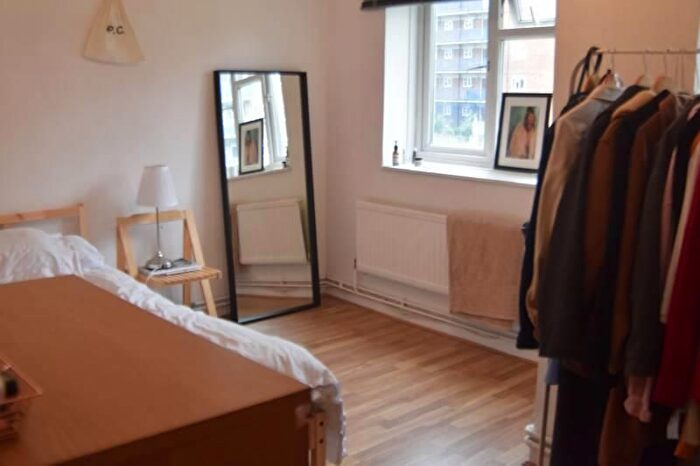 3 Bedroom Flat To Rent In Frampton Park Road, Hackney, E9