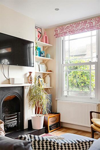 2 Bedroom Cottage For Sale In Maynard Road, Walthamstow, London, E17