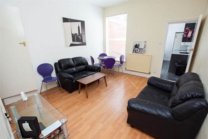 4 Bedroom House To Rent In Dawlish Road, Birmingham, West Midlands, B29