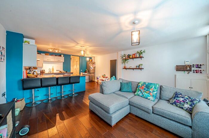 2 Bedroom Apartment For Sale In Hale End Road, London, IG8
