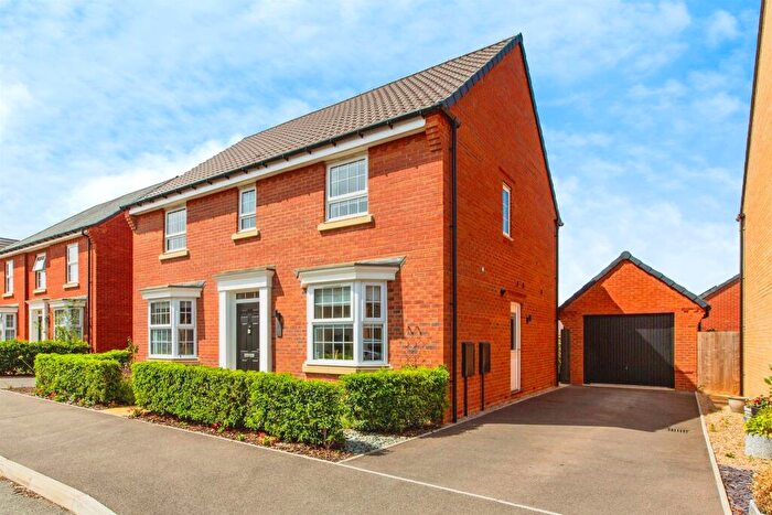 4 Bedroom Detached House For Sale In Kingfisher Road, Thrapston, Kettering, NN14