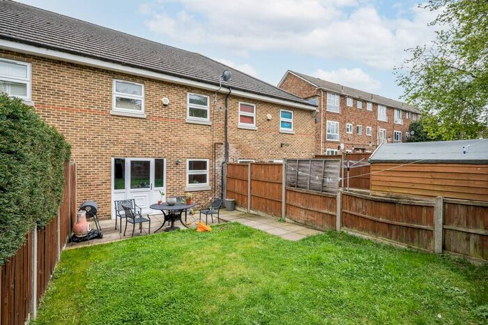 4 Bedroom Property To Rent In China Mews, Brixton Hill, London, SW2