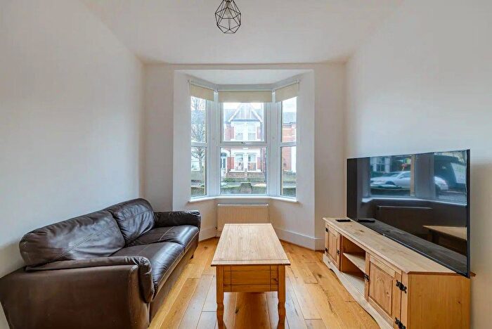2 Bedroom Flat To Rent In London Borough Of Newham, E15