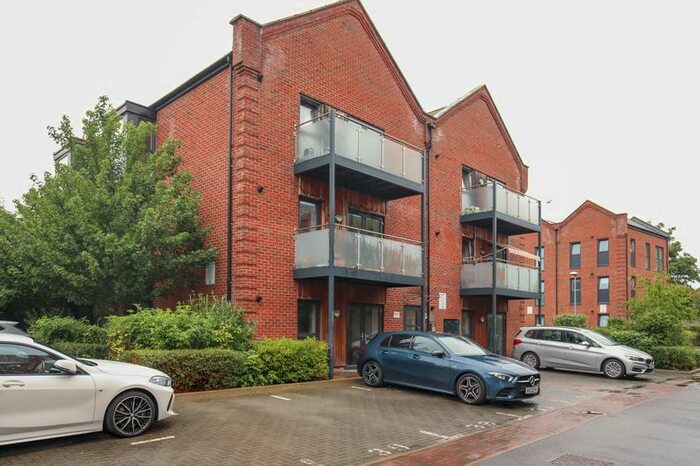 2 Bedroom Flat To Rent In Otter Way, West Drayton, UB7