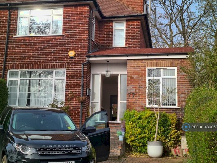 5 Bedroom Semi-Detached House To Rent In Sunnyfield, London, NW7