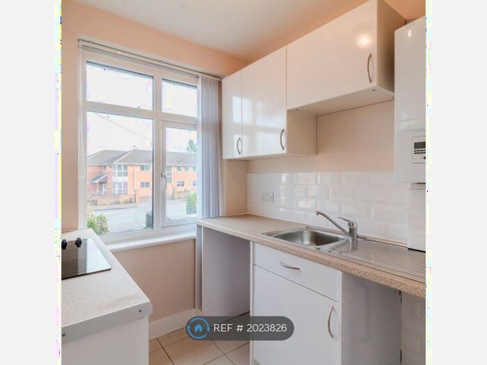 1 Bedroom Maisonette To Rent In Worplesdon Road, Guildford, GU2