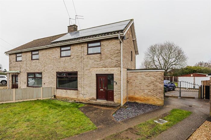 3 Bedroom Semi Detached House For Sale In Bottesford Road, Scunthorpe, DN16