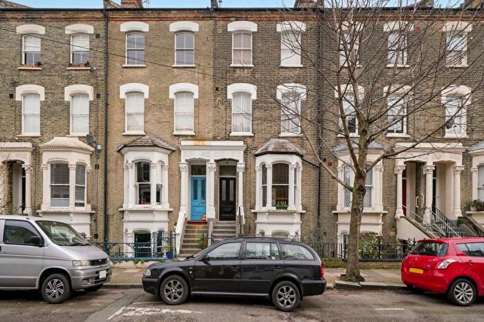 1 Bedroom Apartment For Sale In Crayford Road, London, N7