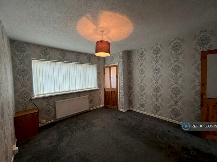 3 Bedroom Semi-Detached House To Rent In Greenside Lane, Manchester, M43