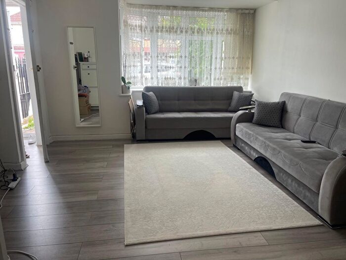 2 Bedroom Flat To Rent In Middleham Gardens, Edmonton, N18