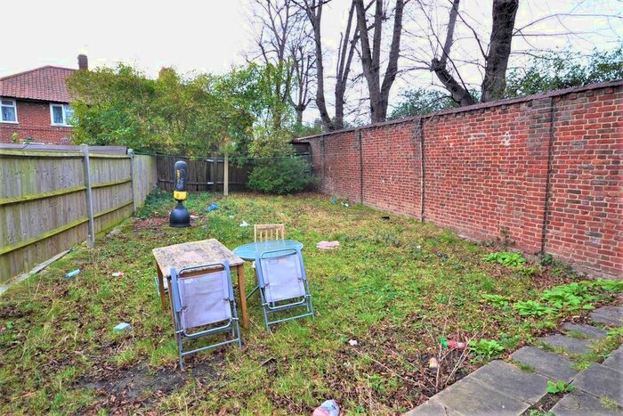 3 Bedroom Semi-Detached House To Rent In Westway, Shepherds Bush, London W12