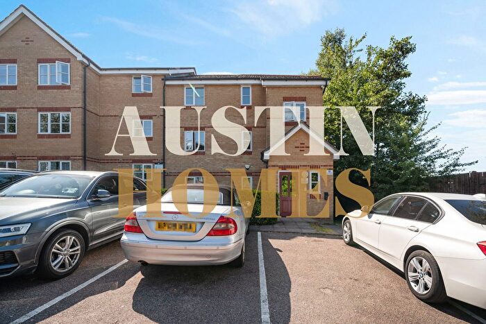 2 Bedroom Flat To Rent In Pickard Close, Coltswood Court, N14