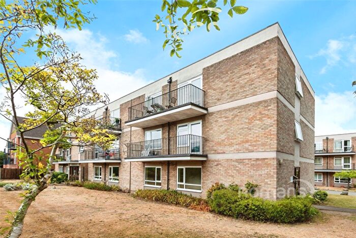 2 Bedroom Flat For Sale In Upper Park Road, Camberley, Surrey, GU15