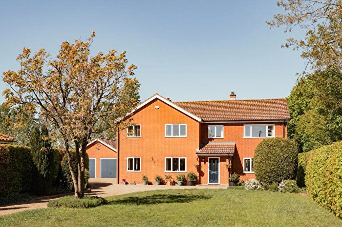 5 Bedroom Detached House For Sale In Detached Home Within Substantial Plot In Watton, IP25