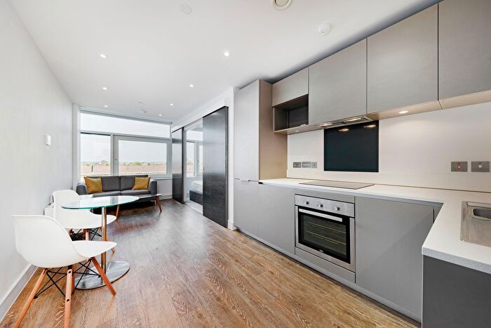 1 Bedroom Flat To Rent In Tolworth Tower, Ewell Road, Surbiton, KT6