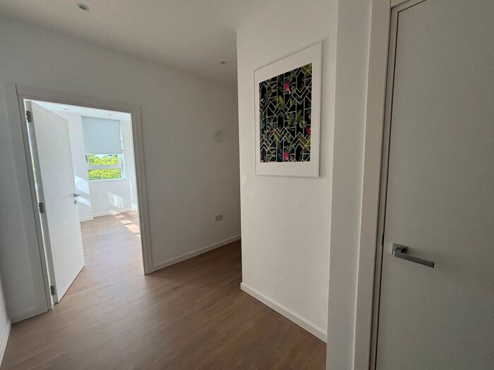 2 Bedroom Flat To Rent In Silbury Boulevard, Milton Keynes, MK9