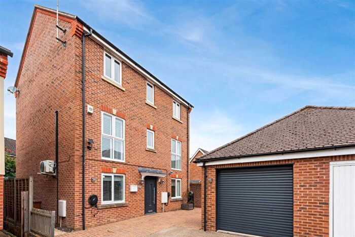 4 Bedroom Town House For Sale In Scythe Close, Andover, SP11