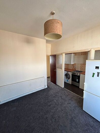 1 Bedroom Flat To Rent In Empress Avenue, Ilford, IG1