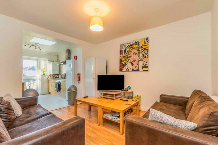 5 Bedroom Semi-Detached House To Rent In Chamberlain Road, Southampton, SO17