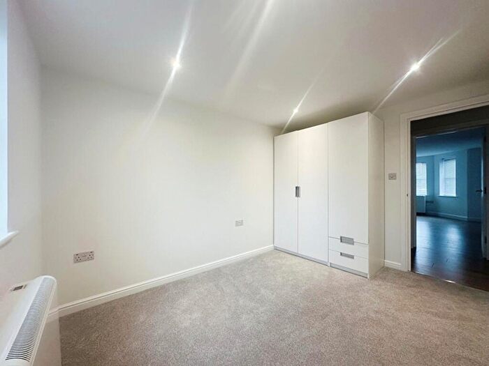2 Bedroom Apartment To Rent In Scholars Walk, Langley, SL3