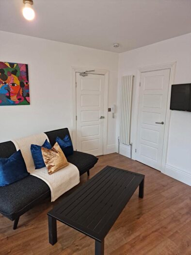 1 Bedroom Semi-Detached House To Rent In The Crescent, Croydon, CR0