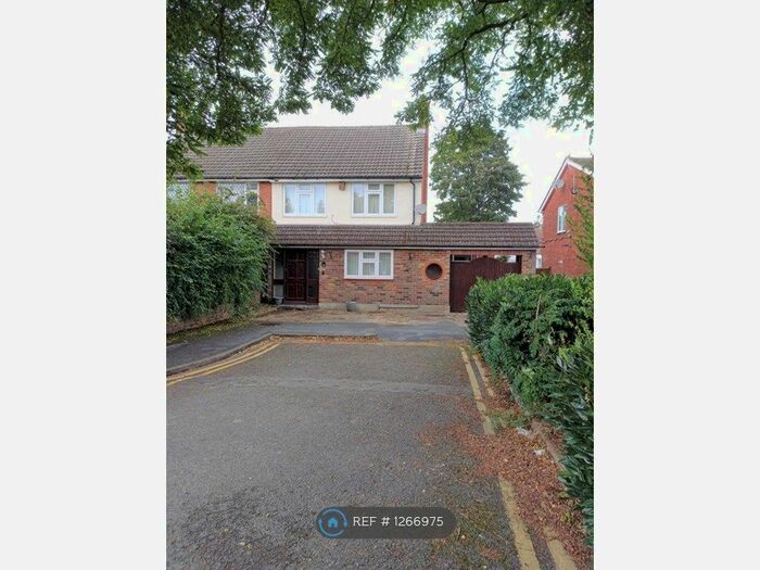 4 Bedroom Semi-Detached House To Rent In Biddenham Turn, Watford WD25