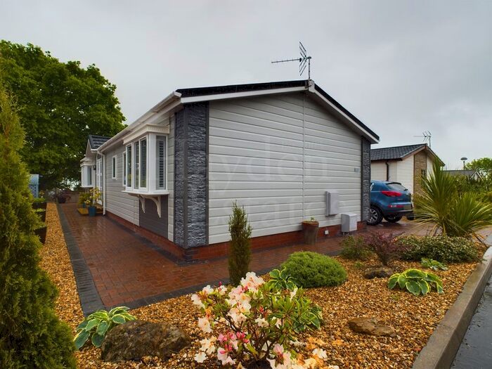 2 Bedroom Mobile/park Home For Sale In Meadow View, Earls Ditton Lane, Kidderminster, DY14
